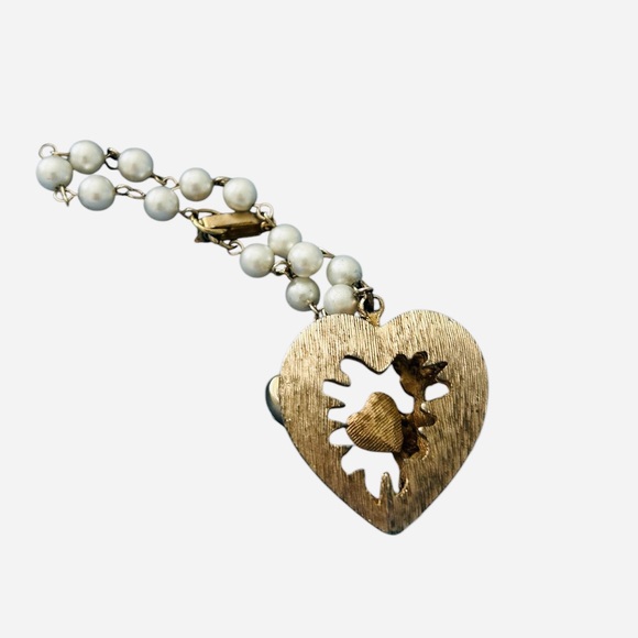 Vintage 60s Cupid Red  Heart, Gold Tone Heart charm peal bracelet - Picture 4 of 4